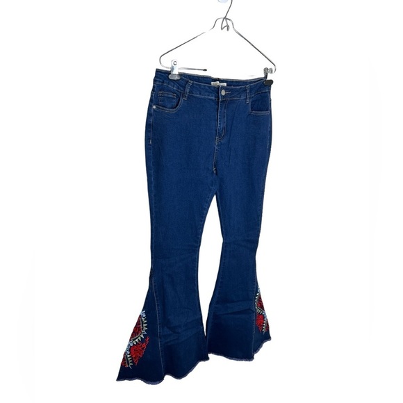 Home Folk Women’s Embroidered 5-Pockets Design Flare Jeans - Picture 4 of 13